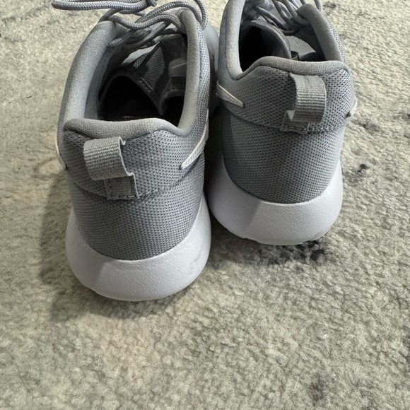 Wmns Roshe One 'Cool Grey' - Picture 4 of 6